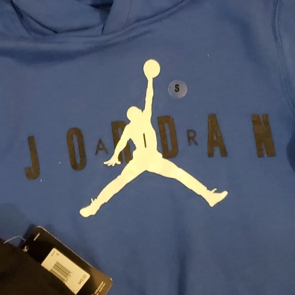 Boys Jordan blue pull over hoodie & Jordan black sweatpant joggers sz sm…
